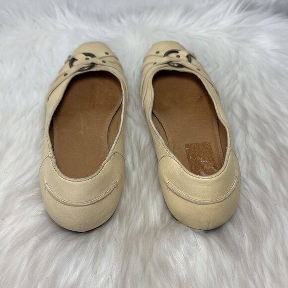 Frye Anna Flats Cream Leather Square Toe Harness Ring Sz 7 - Picture 3 of 6